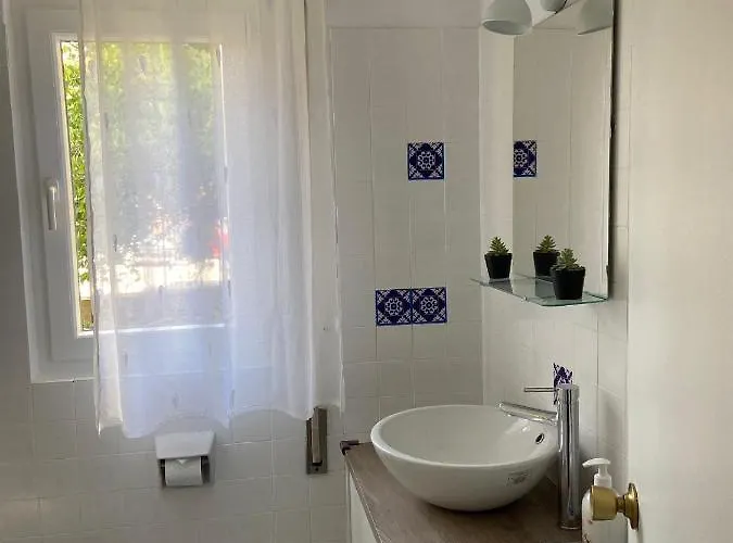 Très Bel Avec Piscine Et Tennis Entre Amis Ou En Famille *