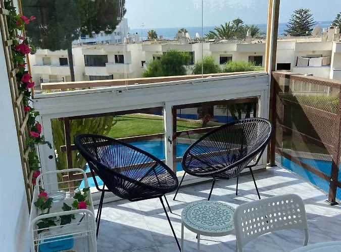 Tres Bel Avec Piscine Et Tennis Entre Amis Ou En Famille Апартаменты Эстепона